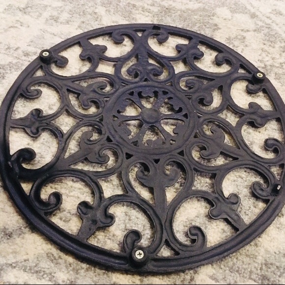 SLAH Cast Iron Garden Paver 15” Diameter EUC - Picture 2 of 5